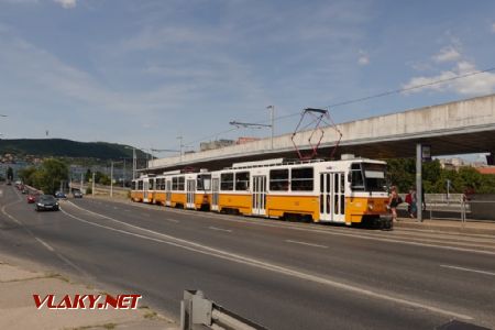 Budapest/Szentlélek tér: asi mimořádné nasazení trojičky T5C5 na jedničce, 26. 7. 2024 © Libor Peltan