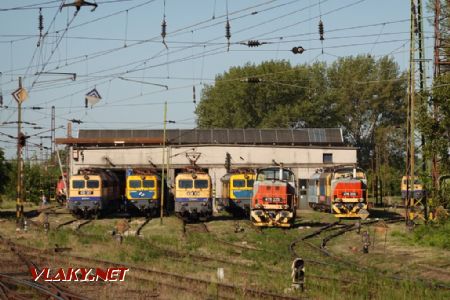 Szolnok: Szili řady 432 s FAURy v depu, 27. 7. 2024 © Libor Peltan