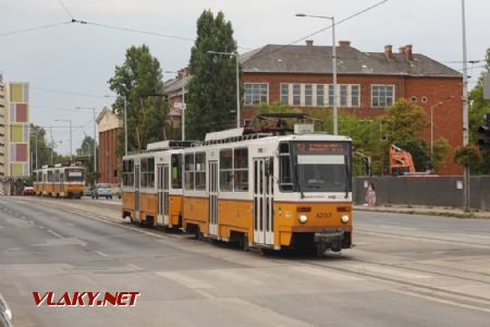 Budapest/Újpest-központ: 2x 2x Tatra T5C5, 17. 8. 2024 © Libor Peltan