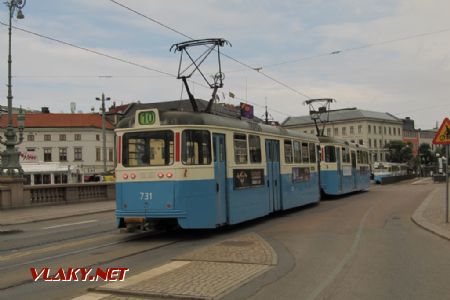 Göteborg: řidičem neovládané dveře M28 si otevírali cestující madly, 30. 7. 2018 © Libor Peltan