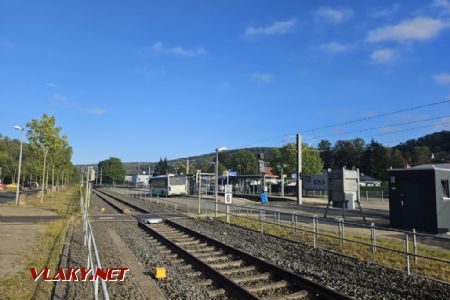 Helsa, Bahnhof: vpředu nákladní kolej, vzadu dvě tramvajové, © Tomáš Kraus, 6.10.2024