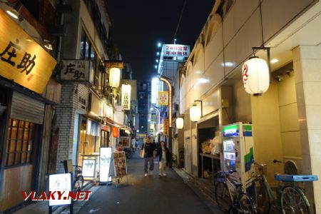 Tokio, čtvrť Shinjuku, shluk barů Golden Gai, 28.10.2024 © Jiří Mazal