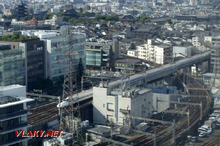 Nádraží Kyoto, projíždějící Shinkansen N700S, 5.11.2024 © Jiří Mazal