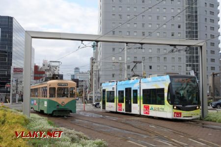 Toyama, přednádraží, tramvaje typu 7000 a T100, 7.11.2024 © Jiří Mazal