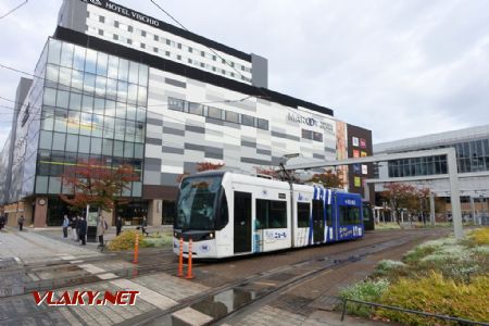 Toyama přednádraží, tramvaj typu T100, 7.11.2024 © Jiří Mazal