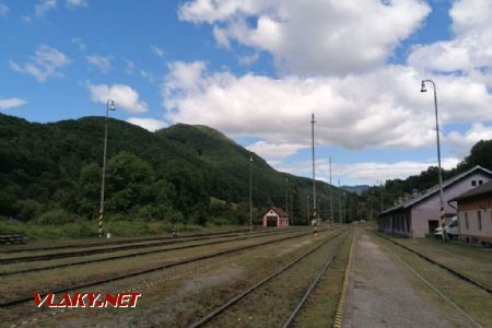 Poloprázdne koľajisko stanice Tisovec © Jaro Vybo