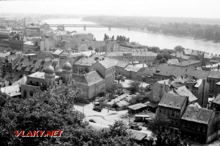 Petržalka, jediný most ponad rieku, pohľad z Hradu koncom 60. rokov ©Juraj Földes