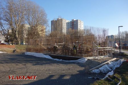 Petržalka, výstuž krajnej podpery električkového mosta nad Chorvátskym ramenom ©Juraj Földes, 14.2.2023