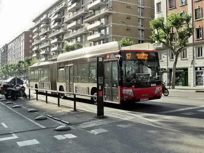 10.06.2007 - Barcelona: řešení cyklistické stezky a městský autobus MAN linky 57 na Avinguda del Paral-lel © PhDr. Zbyněk Zlinský