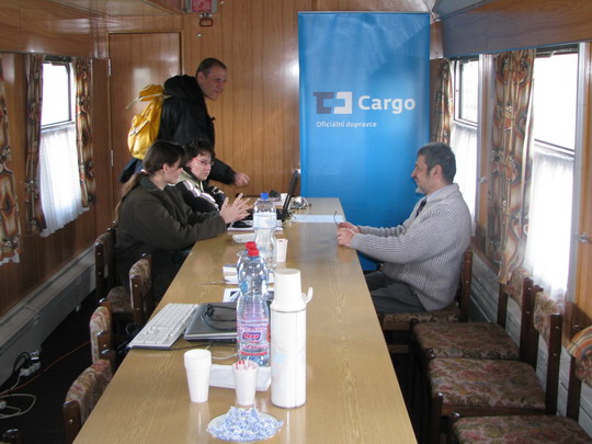 18.03.2008 - Hradec Králové hl.n.: konzultace v salónním voze NET Vlaku © PhDr. Zbyněk Zlinský