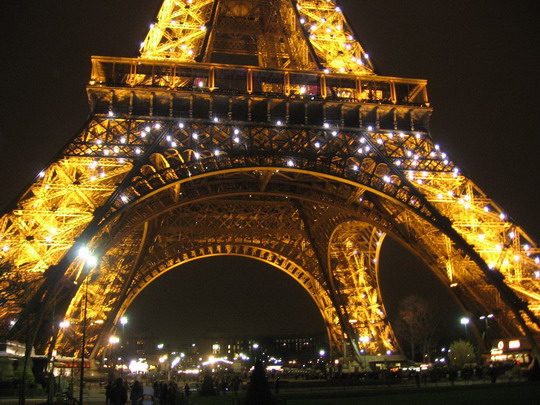 Paríž - Eiffelova veža v noci 6.3.2008 © František Halčák