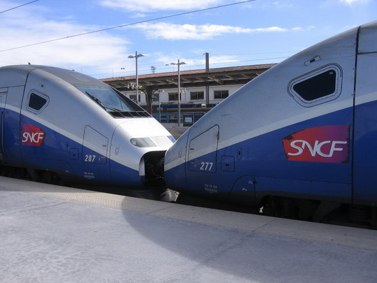 Spojenie dvoch jednotiek TGV, 11.3.2008 © František Halčák