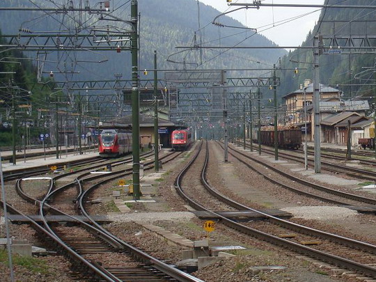 3.6.2008 - Rakúsko: Vchádzame do hraničnej stanice Brennero/Brenner. V stanici strieda Rakúsku vlakovú čatu Talianska vlaková čata. © Martin Kóňa