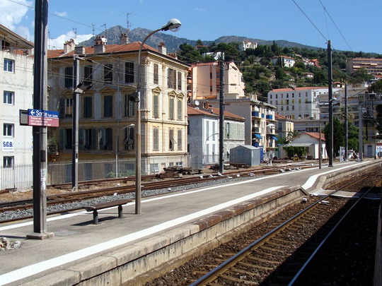 15.8.2008 - Ventimiglia-Monaco-Monte Carlo: Stojíme v stanici Menton © Martin Kóňa