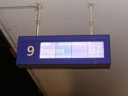 30.10.2008 - Wien Westbahnhof: EN 246 do Bregenzu je už vysvietený © Martin Kóňa