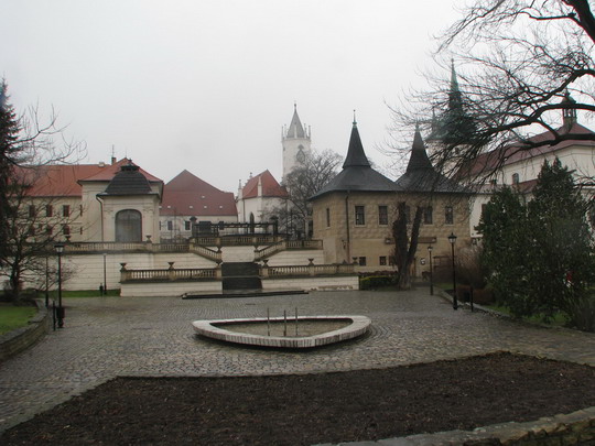 20.12.2008 - Teplice: zámek s pravoslavným a katolickým kostelem © PhDr. Zbyněk Zlinský 