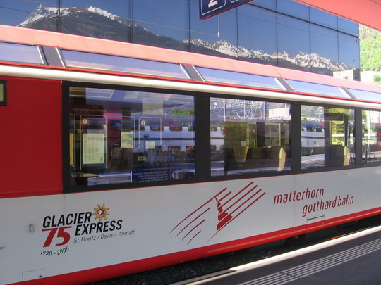 9.5.2008 - Žel. st. Visp, Glacier Express do Zermatu, spol. MGB (Matterhorn Gotthard Bahn) © František Halčák