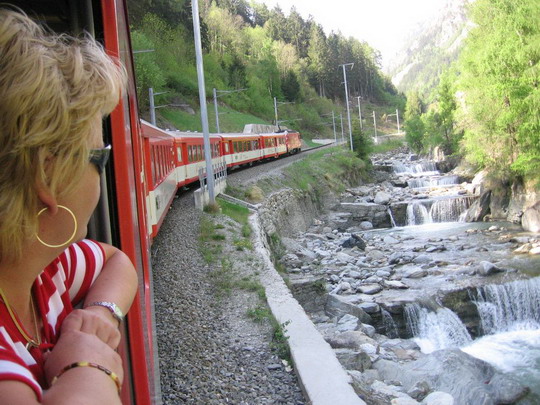 9.5.2008 - Glacier Express do Zermatu, spol. MGB (Matterhorn Gotthard Bahn) © František Halčák