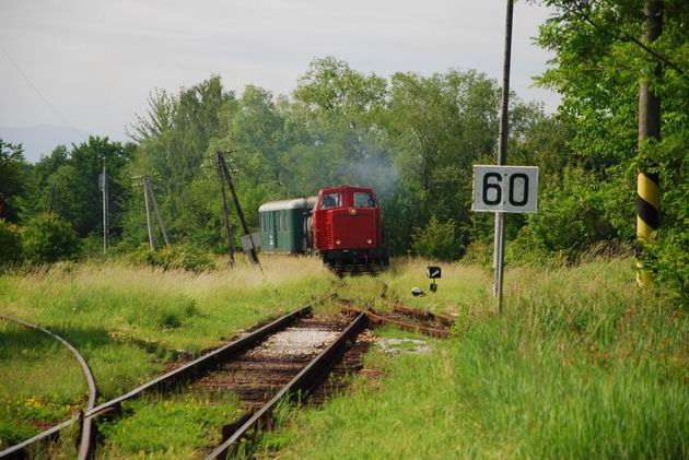 T444.0055 vhádza s požiarnym vlakom do Nitrianskeho Pravna. 5. 6. 2009 ○ Ivan Wlachovský