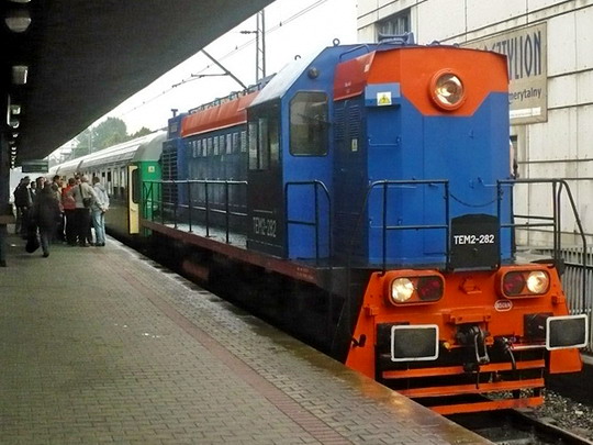 TEM2-282 se zvláštním vlakem u katovického 4. nástupiště © Jan Guzik