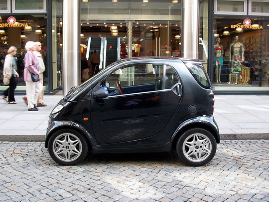 Hele se zalíbilo vozítko Smart na drážďanské ulici © Helena Bažantová