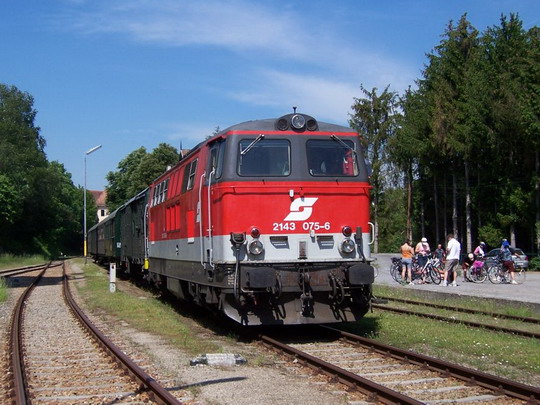 Po oběhu lokomotivy 2143 075-6 je souprava Reblaus Expressu připravena k odjezdu zpátky do Retzu © Marek Topič