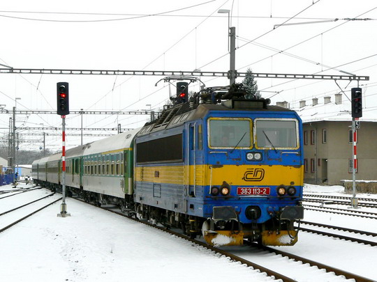 R 933 z Brna přijíždí do Šumperka © Karel Furiš