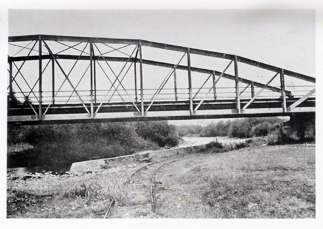 Železničná trať vedúca  pri Podbieli popod cestný most  © repro z publikácie Oravský komposesorát, Praha 1930