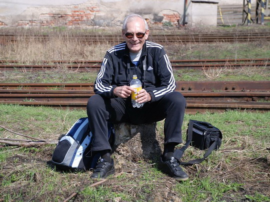 Autor šťastně sedící na svém pařízku © Radek Hořínek