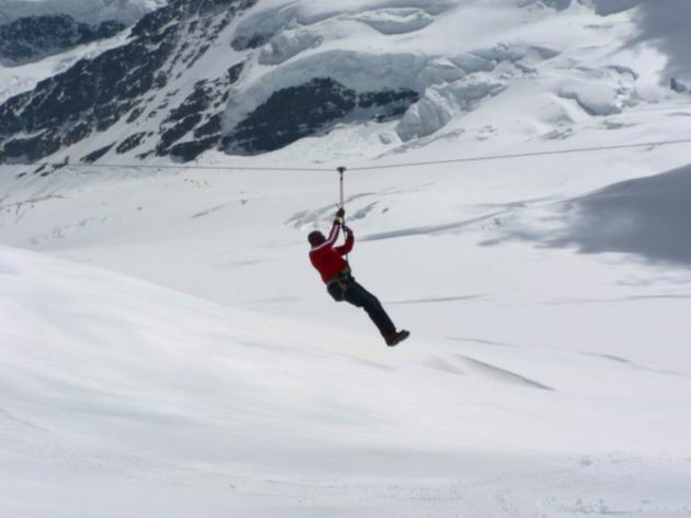 24.05.2011-Jungfraujoch: ski fun park na ľadovci Grosser Aletschgletscher a jeho radovánky © Ľubomír Zima