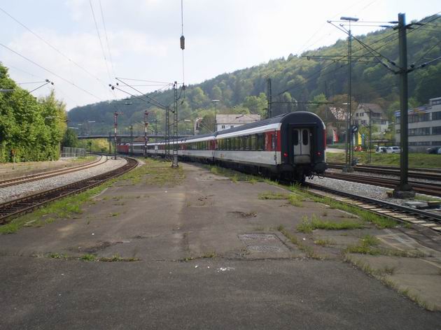 Lokomotiva řady 120.134 DB právě dovezla vlak EC z Curychu do stanice Horb. 26.4.2011 © Jan Přikryl