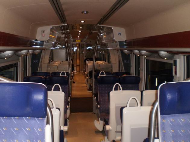 Interiér elektrické jednotky řady Z27 500 SNCF dělá čest jejímu označení "Grand Comfort". 29.4.2011 © Jan Přikryl