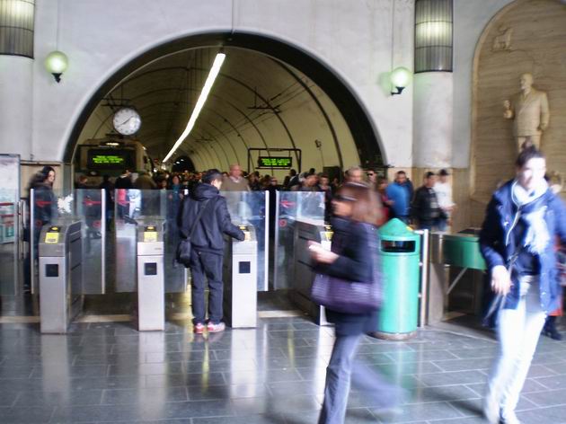 Řím: celkový pohled na podzemní nástupiště konečné stanice dráhy do Viterba Piazzale Flaminio. 5.3.2012 © Jan Přikryl