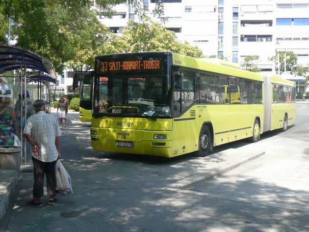 Split: autobus z Trogiru konečně dorazil do cíle © Tomáš Kraus, 25.8.2012