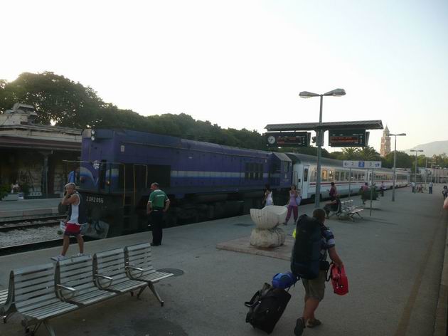 Split: přijíždí vlak IC ze Záhřebu © Tomáš Kraus, 25.8.2012