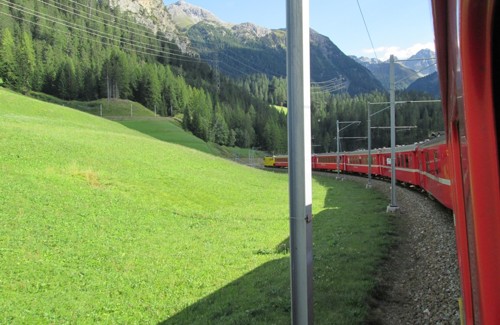 Preda- Bergün/ Bravuogn: pohľad z regionálneho vlaku dolinou Albula 