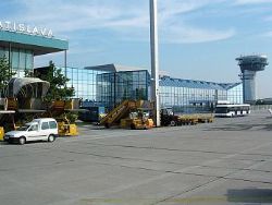 Prepojenie bratislavského letiska so železnicou