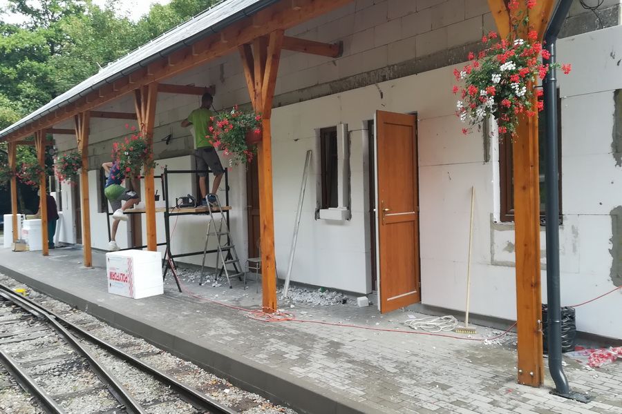 Staničná budova v Čermeli je dokončená