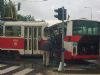 Srážka tramvaje s autobusem v Praze na Barrandově